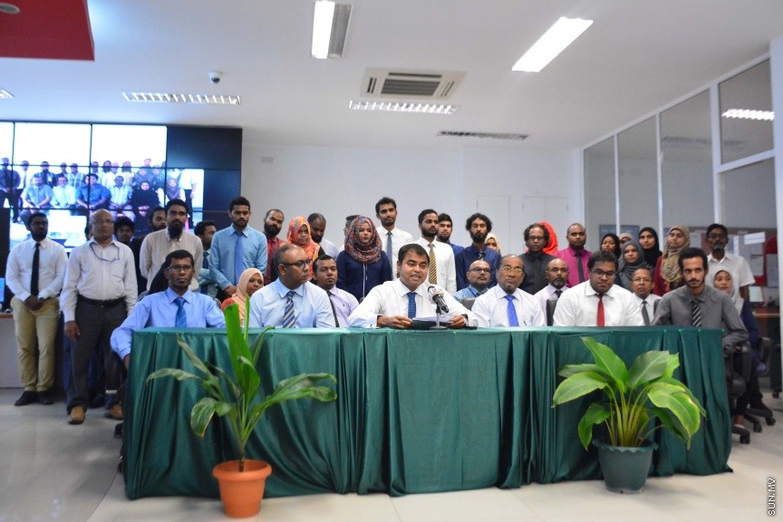 ނޮވެމްބަރ 21، 2016: މެޓް އޮފީހުން ހޯދާފައިވާ ކާމިޔާބީތައް ނޫސްވެރިންނާ ހިއްސާކުރުމާއި މެޓް އޮފީހުގެ މަސައްކަތްތައް ދައްކާލުމަށް ބޭއްވި ރަސްމިއްޔާތުގެ ތެރެއިން---ސަން ފޮޓޯ// ފަޔާޒު މޫސާ