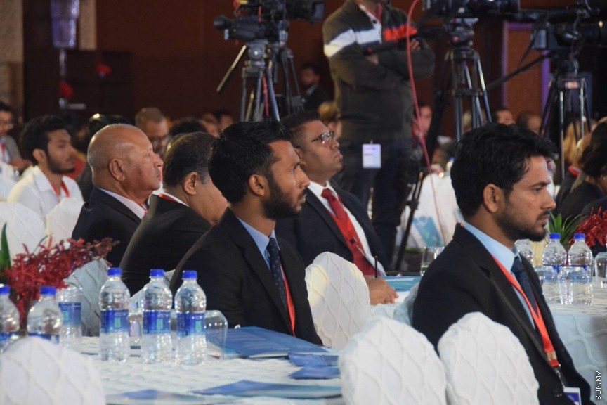 މޯލްޑިވްސް އިންވެސްޓްމެންޓް ފޯރަމް 2016 ފެށުމުގެ ރަސްމިއްޔާތުގެ ތެރޭން: ނިއު ދިއްލީގައި މިހާރު ކުރިއަށްދާ މޯލްޑިވްސް އިންވެސްޓްމަންޓް ފޯރަމްގައި އިންޑިއާއާއި ރާއްޖޭގެ ގިނަ ވިޔަފާރިވެރިން ބައިވެރިވި -- ސަން ފޮޓޯ/ މާހިލް މުހައްމަދު