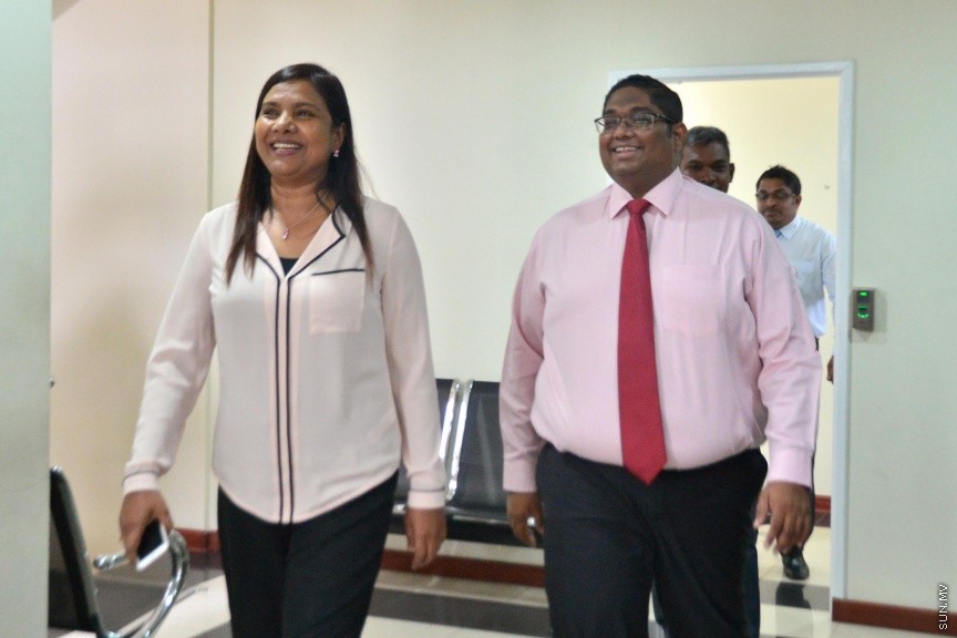 ނޮވެމްބަރ 22، 2016: މި ސަރުކާރަށް ތިން އަހަރު ފުރުން ފާހަގަކުރުމަށް ހޯމް މިނިސްޓްރީގައި ބޭއްވި ހަފްލާގެ ތެރެއިން -- ސަން ފޮޓޯ/ ފަޔާޒު މޫސާ