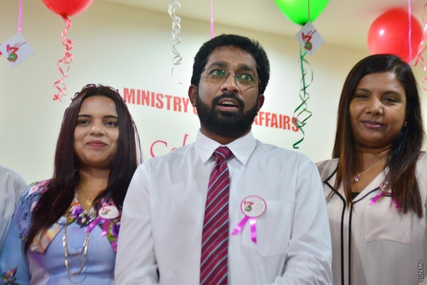 ނޮވެމްބަރ 22، 2016: މި ސަރުކާރަށް ތިން އަހަރު ފުރުން ފާހަގަކުރުމަށް ހޯމް މިނިސްޓްރީގައި ބޭއްވި ހަފްލާގެ ތެރެއިން -- ސަން ފޮޓޯ/ ފަޔާޒު މޫސާ