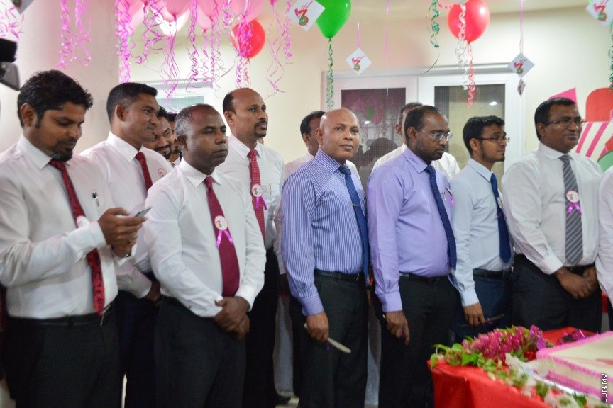 ނޮވެމްބަރ 22، 2016: މި ސަރުކާރަށް ތިން އަހަރު ފުރުން ފާހަގަކުރުމަށް ހޯމް މިނިސްޓްރީގައި ބޭއްވި ހަފްލާގެ ތެރެއިން -- ސަން ފޮޓޯ/ ފަޔާޒު މޫސާ