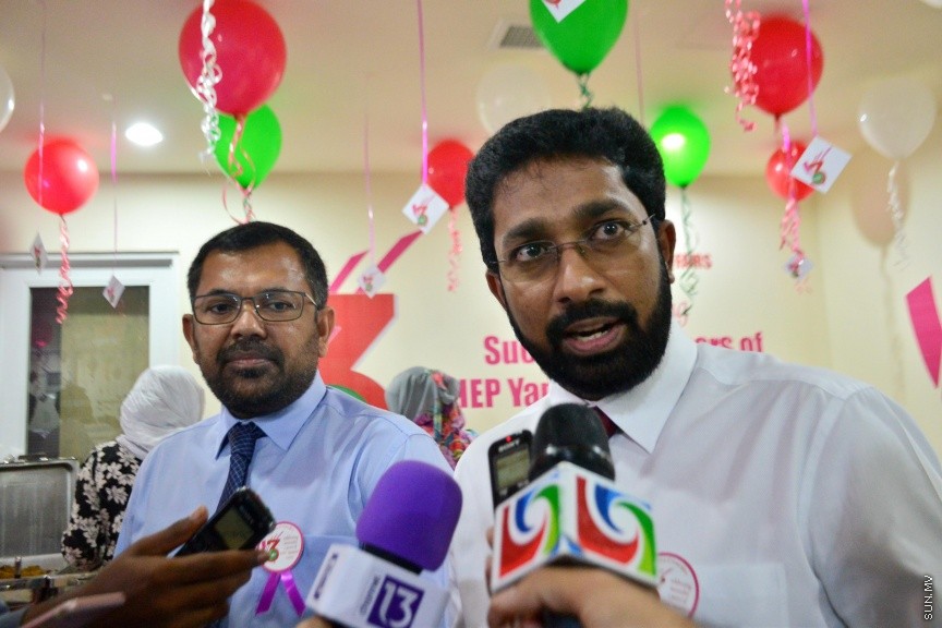 ނޮވެމްބަރ 22، 2016: މި ސަރުކާރަށް ތިން އަހަރު ފުރުން ފާހަގަކުރުމަށް ހޯމް މިނިސްޓްރީގައި ބޭއްވި ހަފްލާގެ ތެރެއިން -- ސަން ފޮޓޯ/ ފަޔާޒު މޫސާ