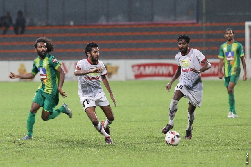 ނޮވެމްބަރ 25، 2016: ޕްރެޒިޑެންޓްސް ކަޕްގެ ސެމީ ފައިނަލްގެ ދެވަނަ މެޗުގައި މާޒިޔާ އާއި ޓީސީ ބައްދަލުކުރި މެޗުގެ ތެރެއިން -- ސަން ފޮޓޯ/ ފަޔާޒު މޫސާ