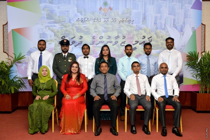 23 ނޮވެންބަރު 2016: ދަރުބާރުގޭގައި ބޭއްވި ޒުވާނުންގެ އިނާމު ދިނުމުގެ ޖަލްސާގެ ތެރެއިން---ފޮޓޯ: ރައީސް އޮފީސް