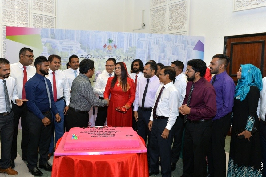 23 ނޮވެންބަރު 2016: ދަރުބާރުގޭގައި ބޭއްވި ޒުވާނުންގެ އިނާމު ދިނުމުގެ ޖަލްސާގެ ތެރެއިން---ފޮޓޯ: ރައީސް އޮފީސް