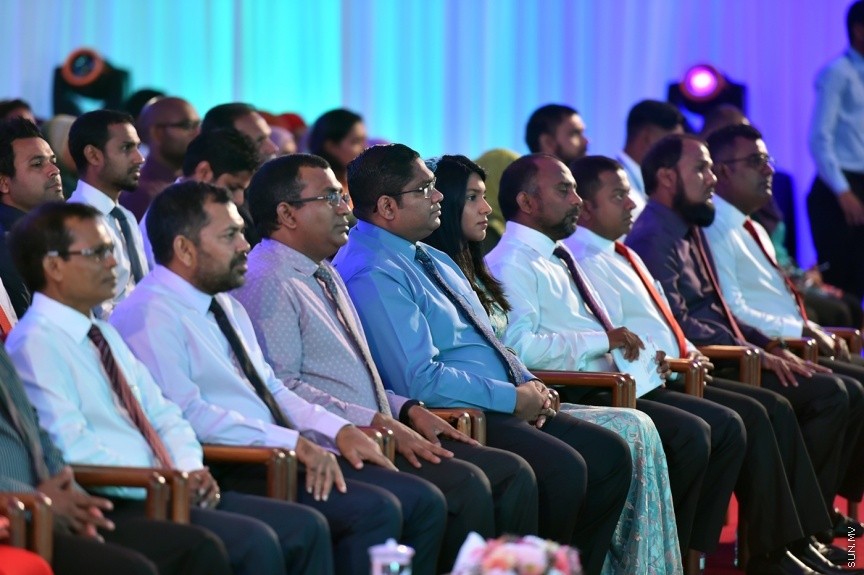 23 ނޮވެންބަރު 2016: ދަރުބާރުގޭގައި ބޭއްވި ޒުވާނުންގެ އިނާމު ދިނުމުގެ ޖަލްސާގެ ތެރެއިން---ފޮޓޯ: ރައީސް އޮފީސް