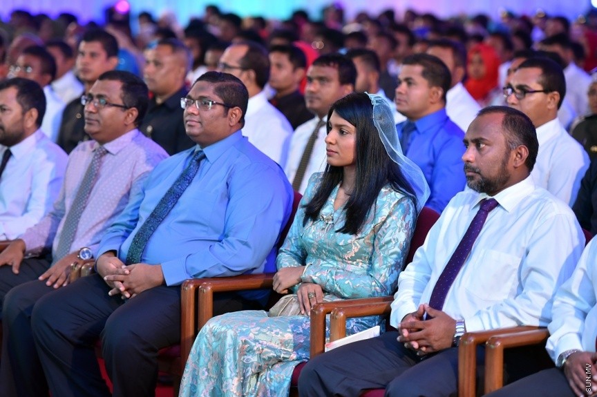 23 ނޮވެންބަރު 2016: ދަރުބާރުގޭގައި ބޭއްވި ޒުވާނުންގެ އިނާމު ދިނުމުގެ ޖަލްސާގެ ތެރެއިން---ފޮޓޯ: ރައީސް އޮފީސް