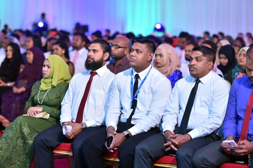 23 ނޮވެންބަރު 2016: ދަރުބާރުގޭގައި ބޭއްވި ޒުވާނުންގެ އިނާމު ދިނުމުގެ ޖަލްސާގެ ތެރެއިން---ފޮޓޯ: ރައީސް އޮފީސް