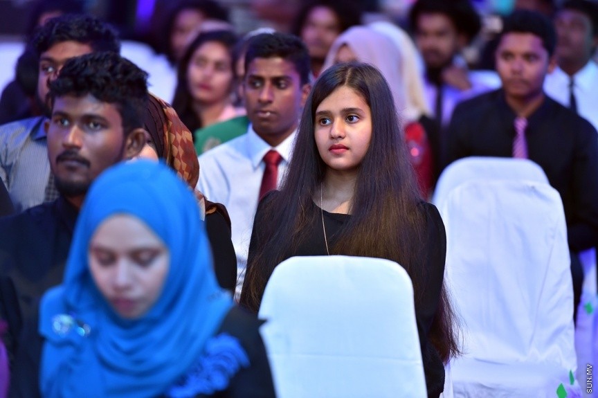23 ނޮވެންބަރު 2016: ދަރުބާރުގޭގައި ބޭއްވި ޒުވާނުންގެ އިނާމު ދިނުމުގެ ޖަލްސާގެ ތެރެއިން---ފޮޓޯ: ރައީސް އޮފީސް