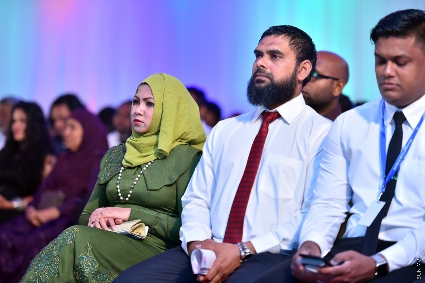 23 ނޮވެންބަރު 2016: ދަރުބާރުގޭގައި ބޭއްވި ޒުވާނުންގެ އިނާމު ދިނުމުގެ ޖަލްސާގެ ތެރެއިން---ފޮޓޯ: ރައީސް އޮފީސް