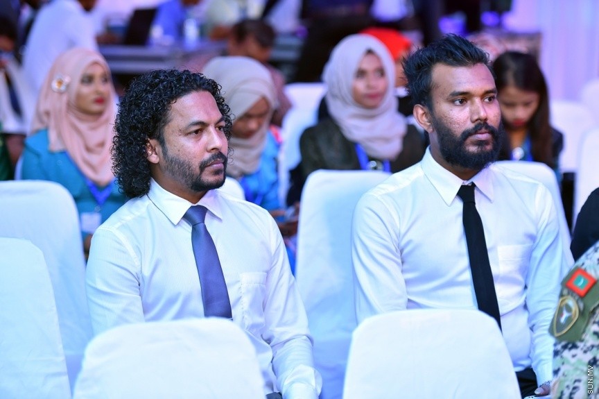 23 ނޮވެންބަރު 2016: ދަރުބާރުގޭގައި ބޭއްވި ޒުވާނުންގެ އިނާމު ދިނުމުގެ ޖަލްސާގެ ތެރެއިން---ފޮޓޯ: ރައީސް އޮފީސް