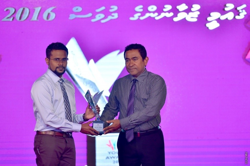 23 ނޮވެންބަރު 2016: ދަރުބާރުގޭގައި ބޭއްވި ޒުވާނުންގެ އިނާމު ދިނުމުގެ ޖަލްސާގެ ތެރެއިން---ފޮޓޯ: ރައީސް އޮފީސް