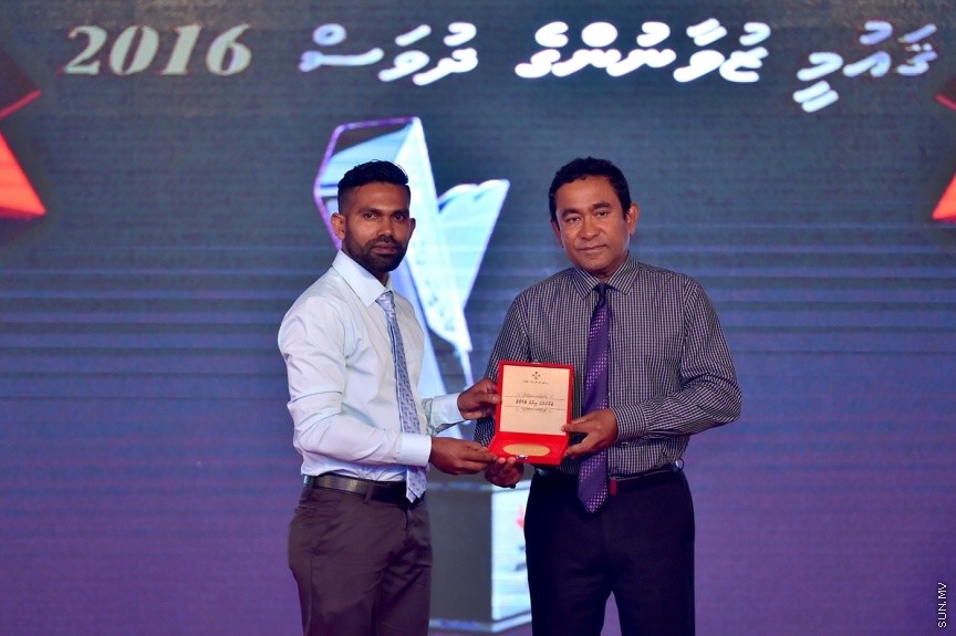 23 ނޮވެންބަރު 2016: ދަރުބާރުގޭގައި ބޭއްވި ޒުވާނުންގެ އިނާމު ދިނުމުގެ ޖަލްސާގެ ތެރެއިން---ފޮޓޯ: ރައީސް އޮފީސް