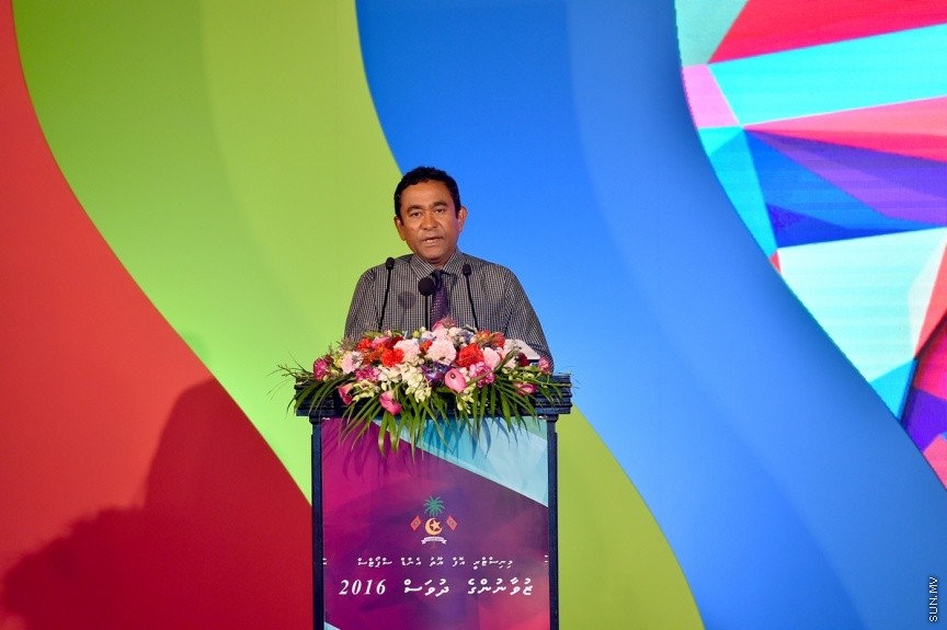 23 ނޮވެންބަރު 2016: ދަރުބާރުގޭގައި ބޭއްވި ޒުވާނުންގެ އިނާމު ދިނުމުގެ ޖަލްސާގެ ތެރެއިން---ފޮޓޯ: ރައީސް އޮފީސް