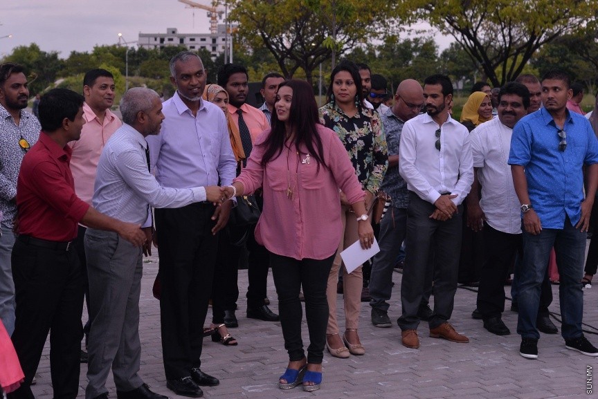 27 ނޮވެމްބަރ 2016: ހުޅުމާލޭ ސެންޓްރަލް ޕާކުގައި ހެދި އައުޓްޑޯ ޖިމް ހުޅުވުމުގެ ރަސްމިއްޔާތުގެ ތެރެއިން: މި ޖިމް ހުޅުއްވައި ދެއްވީ ޔޫތް މިނިސްޓަރ އިރުތިޝާމް އަދަމް----ސަން ފޮޓޯ// މުހައްމަދު އަފްރާހް