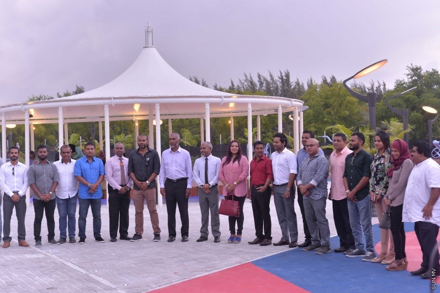 27 ނޮވެމްބަރ 2016: ހުޅުމާލޭ ސެންޓްރަލް ޕާކުގައި ހެދި އައުޓްޑޯ ޖިމް ހުޅުވުމުގެ ރަސްމިއްޔާތުގެ ތެރެއިން: މި ޖިމް ހުޅުއްވައި ދެއްވީ ޔޫތް މިނިސްޓަރ އިރުތިޝާމް އަދަމް----ސަން ފޮޓޯ// މުހައްމަދު އަފްރާހް