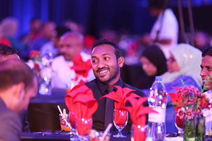 ނޮވެމްބަރ 27، 2016: ރައީސް ޔާމީން ސަރުކާރަށް ތިން އަހަރު ފާހަގަކުރުމުގެ ގޮތުން އެލައިޑް އިންޝޫރެންސް ކޮމްޕެނީގެ ފަރާތުން ދަރުބާރުގޭގައި ބޭއްވި ހާއްސަ ރަސްމިއްޔާތުގެ ތެރެއިން -- ސަން ފޮޓޯ/ ފަޔާޒު މޫސާ