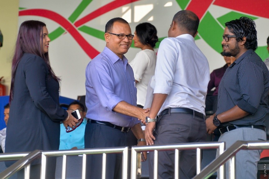 29 ނޮވެމްބަރ 2016: ޓީސީ ސްޕޯޓްސް ކްލަބު ބަލިކޮށް، ކްލަބު އީގަލްސް އިން ފުރަތަމަ ފަހަރަށް ޕްރެޒިޑެންޓްސް ކަޕްގެ ޗެމްޕިއަންކަން ހޯދައިފި: ގައުމީ ފުޓްބޯޅަ ދަނޑުގައި މިއަދު ހަވީރު ކުޅުނު ޕްރެޒިޑެންޓްސް ކަޕްގެ ފައިނަލް މެޗުގައި ޓީސީގެ މައްޗަށް އީގަލްސް އިން ކުރި ހޯދީ 1-0 ލަނޑުން އެ މެޗުޝަރަފްވެރިކޮށްދެއްވީ ރާއްޖޭގެ ރައީސުލްޖުމްހޫރިއްޔާ އަބްދުﷲ ޔާމީން އަބްދުލްޤައްޔޫމް---ސަން ފޮޓޯ// މުހައްމަދު އަފްރާހް