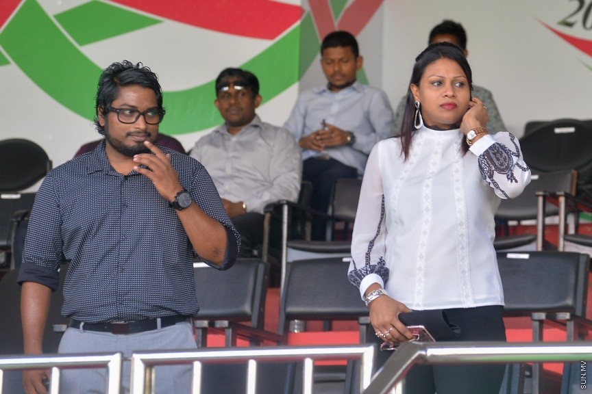 29 ނޮވެމްބަރ 2016: ޓީސީ ސްޕޯޓްސް ކްލަބު ބަލިކޮށް، ކްލަބު އީގަލްސް އިން ފުރަތަމަ ފަހަރަށް ޕްރެޒިޑެންޓްސް ކަޕްގެ ޗެމްޕިއަންކަން ހޯދައިފި: ގައުމީ ފުޓްބޯޅަ ދަނޑުގައި މިއަދު ހަވީރު ކުޅުނު ޕްރެޒިޑެންޓްސް ކަޕްގެ ފައިނަލް މެޗުގައި ޓީސީގެ މައްޗަށް އީގަލްސް އިން ކުރި ހޯދީ 1-0 ލަނޑުން އެ މެޗުޝަރަފްވެރިކޮށްދެއްވީ ރާއްޖޭގެ ރައީސުލްޖުމްހޫރިއްޔާ އަބްދުﷲ ޔާމީން އަބްދުލްޤައްޔޫމް---ސަން ފޮޓޯ// މުހައްމަދު އަފްރާހް