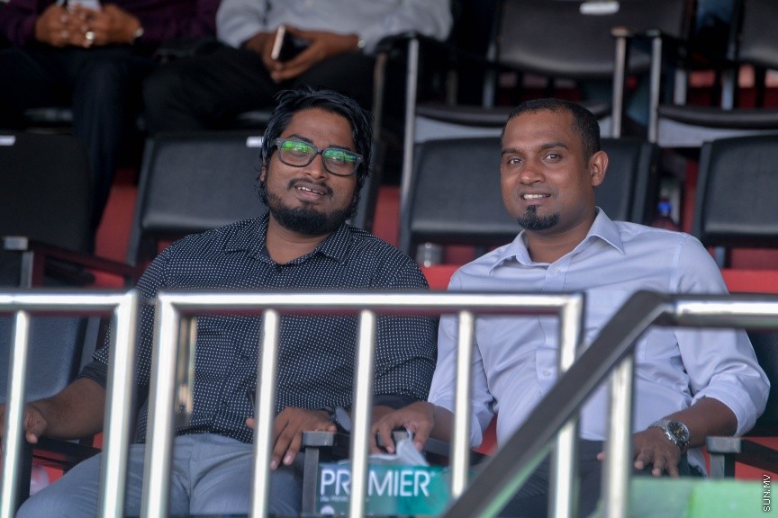 29 ނޮވެމްބަރ 2016: ޓީސީ ސްޕޯޓްސް ކްލަބު ބަލިކޮށް، ކްލަބު އީގަލްސް އިން ފުރަތަމަ ފަހަރަށް ޕްރެޒިޑެންޓްސް ކަޕްގެ ޗެމްޕިއަންކަން ހޯދައިފި: ގައުމީ ފުޓްބޯޅަ ދަނޑުގައި މިއަދު ހަވީރު ކުޅުނު ޕްރެޒިޑެންޓްސް ކަޕްގެ ފައިނަލް މެޗުގައި ޓީސީގެ މައްޗަށް އީގަލްސް އިން ކުރި ހޯދީ 1-0 ލަނޑުން އެ މެޗުޝަރަފްވެރިކޮށްދެއްވީ ރާއްޖޭގެ ރައީސުލްޖުމްހޫރިއްޔާ އަބްދުﷲ ޔާމީން އަބްދުލްޤައްޔޫމް---ސަން ފޮޓޯ// މުހައްމަދު އަފްރާހް