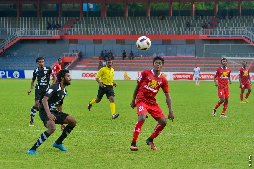 29 ނޮވެމްބަރ 2016: ޓީސީ ސްޕޯޓްސް ކްލަބު ބަލިކޮށް، ކްލަބު އީގަލްސް އިން ފުރަތަމަ ފަހަރަށް ޕްރެޒިޑެންޓްސް ކަޕްގެ ޗެމްޕިއަންކަން ހޯދައިފި: ގައުމީ ފުޓްބޯޅަ ދަނޑުގައި މިއަދު ހަވީރު ކުޅުނު ޕްރެޒިޑެންޓްސް ކަޕްގެ ފައިނަލް މެޗުގައި ޓީސީގެ މައްޗަށް އީގަލްސް އިން ކުރި ހޯދީ 1-0 ލަނޑުން އެ މެޗުޝަރަފްވެރިކޮށްދެއްވީ ރާއްޖޭގެ ރައީސުލްޖުމްހޫރިއްޔާ އަބްދުﷲ ޔާމީން އަބްދުލްޤައްޔޫމް---ސަން ފޮޓޯ// މުހައްމަދު އަފްރާހް