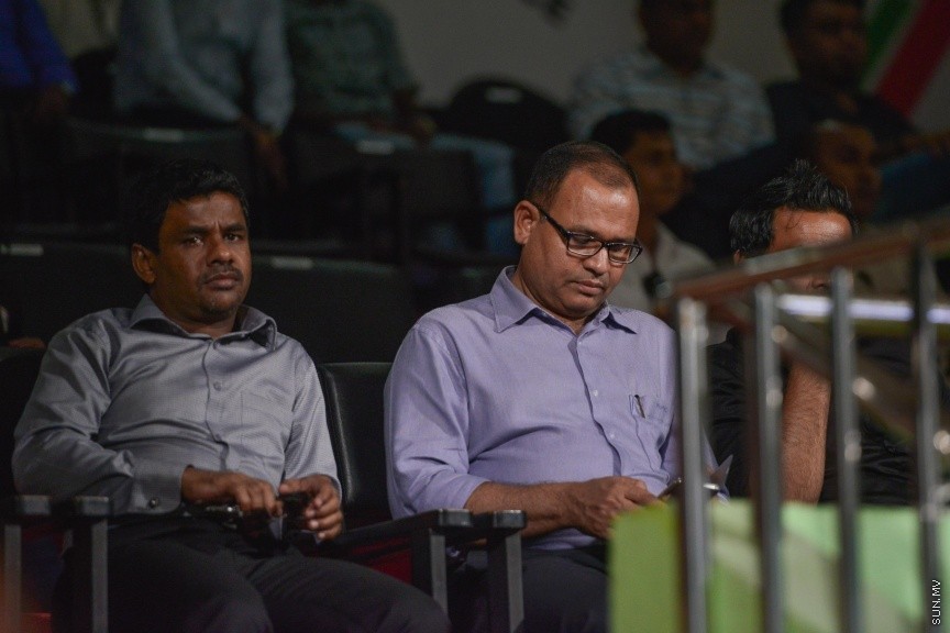 29 ނޮވެމްބަރ 2016: ޓީސީ ސްޕޯޓްސް ކްލަބު ބަލިކޮށް، ކްލަބު އީގަލްސް އިން ފުރަތަމަ ފަހަރަށް ޕްރެޒިޑެންޓްސް ކަޕްގެ ޗެމްޕިއަންކަން ހޯދައިފި: ގައުމީ ފުޓްބޯޅަ ދަނޑުގައި މިއަދު ހަވީރު ކުޅުނު ޕްރެޒިޑެންޓްސް ކަޕްގެ ފައިނަލް މެޗުގައި ޓީސީގެ މައްޗަށް އީގަލްސް އިން ކުރި ހޯދީ 1-0 ލަނޑުން އެ މެޗުޝަރަފްވެރިކޮށްދެއްވީ ރާއްޖޭގެ ރައީސުލްޖުމްހޫރިއްޔާ އަބްދުﷲ ޔާމީން އަބްދުލްޤައްޔޫމް---ސަން ފޮޓޯ// މުހައްމަދު އަފްރާހް