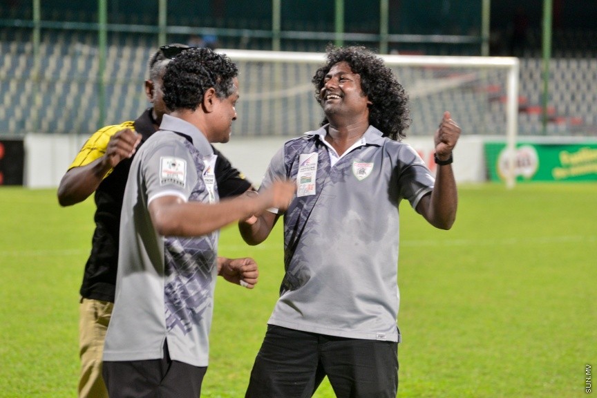 29 ނޮވެމްބަރ 2016: ޓީސީ ސްޕޯޓްސް ކްލަބު ބަލިކޮށް، ކްލަބު އީގަލްސް އިން ފުރަތަމަ ފަހަރަށް ޕްރެޒިޑެންޓްސް ކަޕްގެ ޗެމްޕިއަންކަން ހޯދައިފި: ގައުމީ ފުޓްބޯޅަ ދަނޑުގައި މިއަދު ހަވީރު ކުޅުނު ޕްރެޒިޑެންޓްސް ކަޕްގެ ފައިނަލް މެޗުގައި ޓީސީގެ މައްޗަށް އީގަލްސް އިން ކުރި ހޯދީ 1-0 ލަނޑުން އެ މެޗުޝަރަފްވެރިކޮށްދެއްވީ ރާއްޖޭގެ ރައީސުލްޖުމްހޫރިއްޔާ އަބްދުﷲ ޔާމީން އަބްދުލްޤައްޔޫމް---ސަން ފޮޓޯ// މުހައްމަދު އަފްރާހް