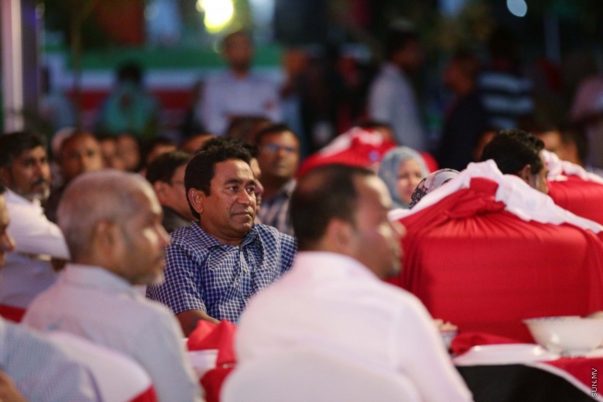 ނޮވެމްބަރ 29، 2016: ސޮދަގާތު ފައުންޑޭޝަނުން ކުރިއަށްގެންދިޔަ "ހިތާނީ އުފާ"ގެ ނިންމުން ފާހަގަކުރުމަށް ހުޅުމާލޭ ޣާޒީ ސްކޫލުގައި ބޭއްވި ރަސްމިއްޔާތުގެ ތެރެއިން --- ސަން ފޮޓޯ/ ފަޔާޒު މޫސާ