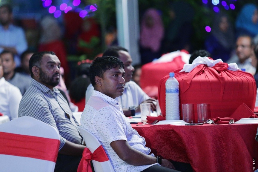 ނޮވެމްބަރ 29، 2016: ސޮދަގާތު ފައުންޑޭޝަނުން ކުރިއަށްގެންދިޔަ "ހިތާނީ އުފާ"ގެ ނިންމުން ފާހަގަކުރުމަށް ހުޅުމާލޭ ޣާޒީ ސްކޫލުގައި ބޭއްވި ރަސްމިއްޔާތުގެ ތެރެއިން --- ސަން ފޮޓޯ/ ފަޔާޒު މޫސާ
