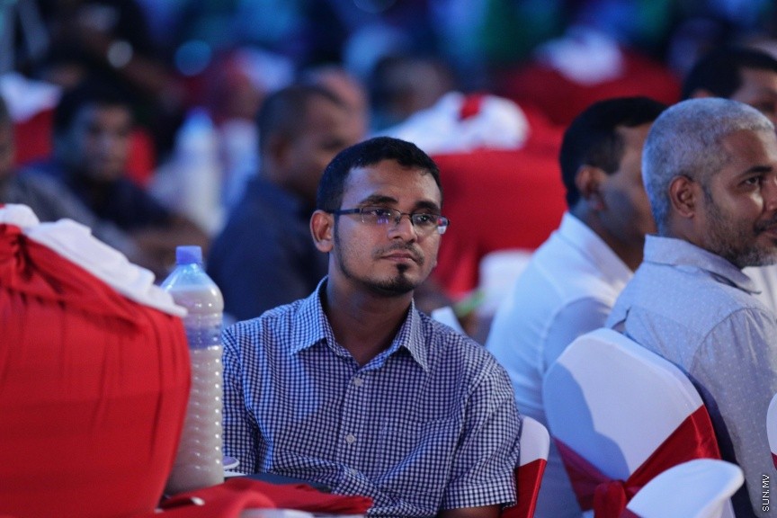 ނޮވެމްބަރ 29، 2016: ސޮދަގާތު ފައުންޑޭޝަނުން ކުރިއަށްގެންދިޔަ "ހިތާނީ އުފާ"ގެ ނިންމުން ފާހަގަކުރުމަށް ހުޅުމާލޭ ޣާޒީ ސްކޫލުގައި ބޭއްވި ރަސްމިއްޔާތުގެ ތެރެއިން --- ސަން ފޮޓޯ/ ފަޔާޒު މޫސާ