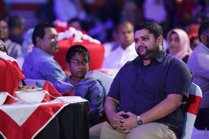 ނޮވެމްބަރ 29، 2016: ސޮދަގާތު ފައުންޑޭޝަނުން ކުރިއަށްގެންދިޔަ "ހިތާނީ އުފާ"ގެ ނިންމުން ފާހަގަކުރުމަށް ހުޅުމާލޭ ޣާޒީ ސްކޫލުގައި ބޭއްވި ރަސްމިއްޔާތުގެ ތެރެއިން --- ސަން ފޮޓޯ/ ފަޔާޒު މޫސާ