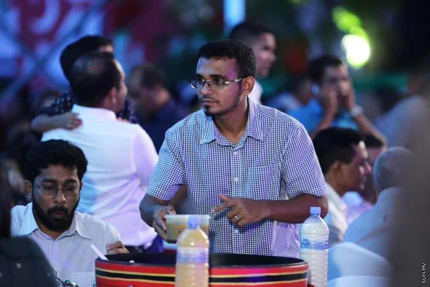 ނޮވެމްބަރ 29، 2016: ސޮދަގާތު ފައުންޑޭޝަނުން ކުރިއަށްގެންދިޔަ "ހިތާނީ އުފާ"ގެ ނިންމުން ފާހަގަކުރުމަށް ހުޅުމާލޭ ޣާޒީ ސްކޫލުގައި ބޭއްވި ރަސްމިއްޔާތުގެ ތެރެއިން --- ސަން ފޮޓޯ/ ފަޔާޒު މޫސާ