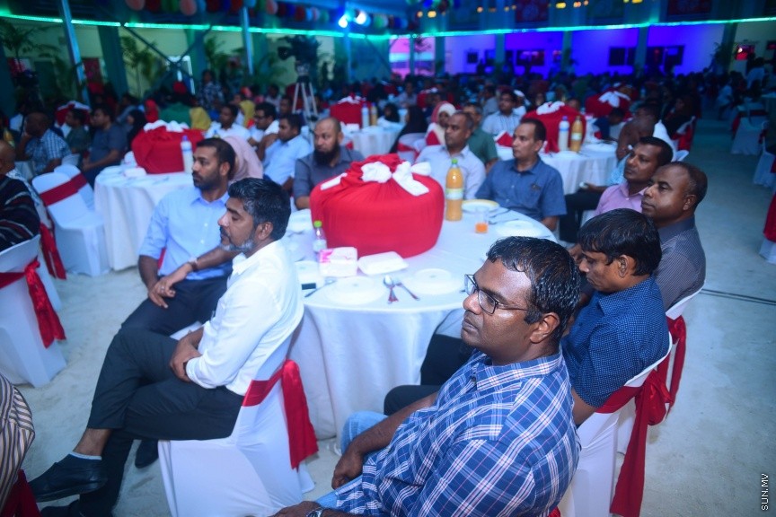 ނޮވެމްބަރ 29، 2016: ސޮދަގާތު ފައުންޑޭޝަނުން ކުރިއަށްގެންދިޔަ "ހިތާނީ އުފާ"ގެ ނިންމުން ފާހަގަކުރުމަށް ހުޅުމާލޭ ޣާޒީ ސްކޫލުގައި ބޭއްވި ރަސްމިއްޔާތުގެ ތެރެއިން --- ސަން ފޮޓޯ/ ފަޔާޒު މޫސާ