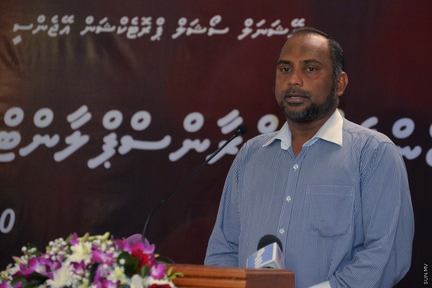 30 ނޮވެމްބަރ 2016: އިސްލާމިކް މިނިސްޓްރީގެ ޒަކާތު ފަންޑުގެ އެހީގައި ތެލެސީމިއާ ހުންނަ ހަ ކުއްޖެއްގެ ބޯންމެރޯ ޓްރާންސްޕުލާންޓް ހެދުމަށް ރާއްޖޭން ބޭރަށް ދިއުމުގެ ފުރުސަތުދީ އެކަމުގެ ލިއުން ހަވާލުކުރުމަށް މިއަދު އިސްމީ މަރުކަޒުގެ ޖަލްސާކުރާ މާލަމްގައި ބޭއްވި ރަސްމިއްޔާތުގެ ތެރެއިން---ސަން ފޮޓޯ// މުހައްމަދު އަފްރާހް