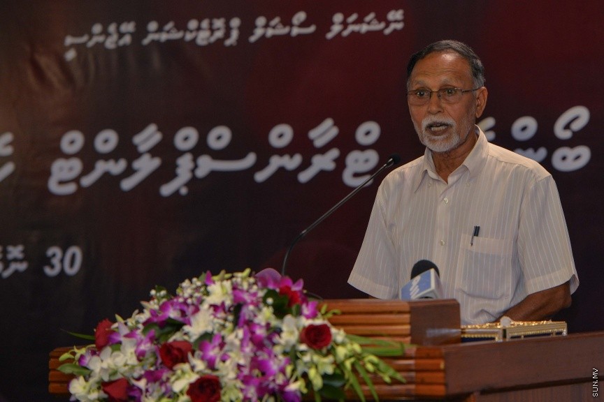 30 ނޮވެމްބަރ 2016: އިސްލާމިކް މިނިސްޓްރީގެ ޒަކާތު ފަންޑުގެ އެހީގައި ތެލެސީމިއާ ހުންނަ ހަ ކުއްޖެއްގެ ބޯންމެރޯ ޓްރާންސްޕުލާންޓް ހެދުމަށް ރާއްޖޭން ބޭރަށް ދިއުމުގެ ފުރުސަތުދީ އެކަމުގެ ލިއުން ހަވާލުކުރުމަށް މިއަދު އިސްމީ މަރުކަޒުގެ ޖަލްސާކުރާ މާލަމްގައި ބޭއްވި ރަސްމިއްޔާތުގެ ތެރެއިން---ސަން ފޮޓޯ// މުހައްމަދު އަފްރާހް