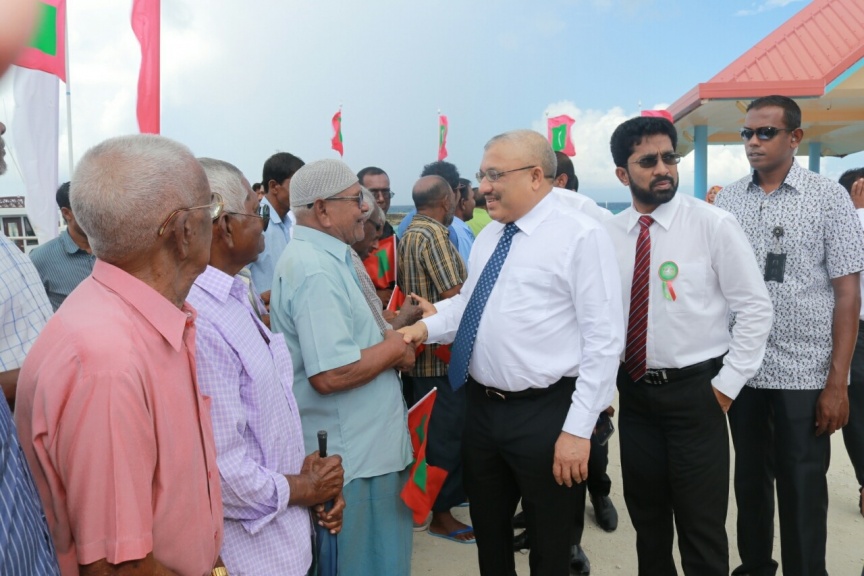 30 ނޮވެމްބަރ 2016: ޤައުމީ ދުވަހުގެ މުނާސަބަތުގައި  ގއ. ވިލިނގިލީގައި ބޭއްވެވި ރަސްމީ ޖަލްސާގެ ތެރެއިން--- ފޮޓޯ// ރައީސް އޮފީސް