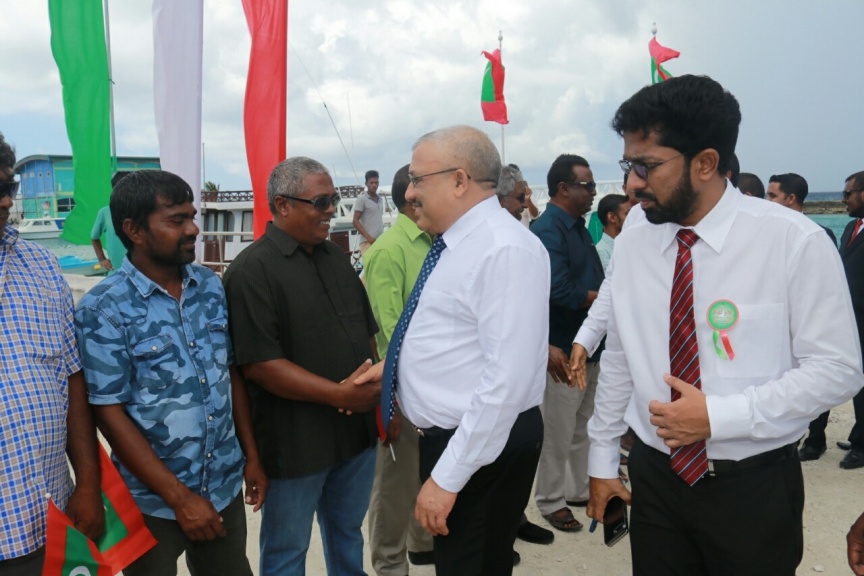 30 ނޮވެމްބަރ 2016: ޤައުމީ ދުވަހުގެ މުނާސަބަތުގައި  ގއ. ވިލިނގިލީގައި ބޭއްވެވި ރަސްމީ ޖަލްސާގެ ތެރެއިން--- ފޮޓޯ// ރައީސް އޮފީސް