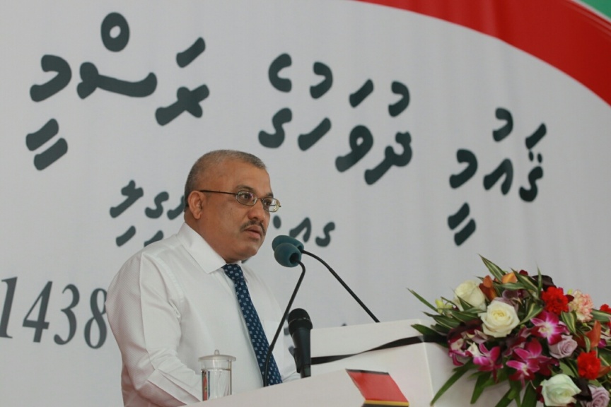 30 ނޮވެމްބަރ 2016: ޤައުމީ ދުވަހުގެ މުނާސަބަތުގައި  ގއ. ވިލިނގިލީގައި ބޭއްވެވި ރަސްމީ ޖަލްސާގެ ތެރެއިން--- ފޮޓޯ// ރައީސް އޮފީސް