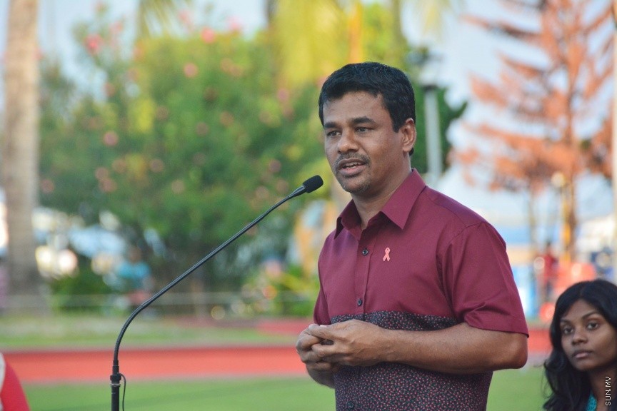 ޑިސެމްބަރ 1، 2016: ދުނިޔޭގައި ފާހަގަކުރާ އޭޑްސް ދުވަސް ރާއްޖޭގައި ފާހަގަކުރުމަށް ޖުމްހޫރީ މައިދާނުގައި ބޭއްވި ރަސްމިއްޔާތުގެ ތެރެއިން -- ސަން ފޮޓޯ/ ފަޔާޒު މޫސާ