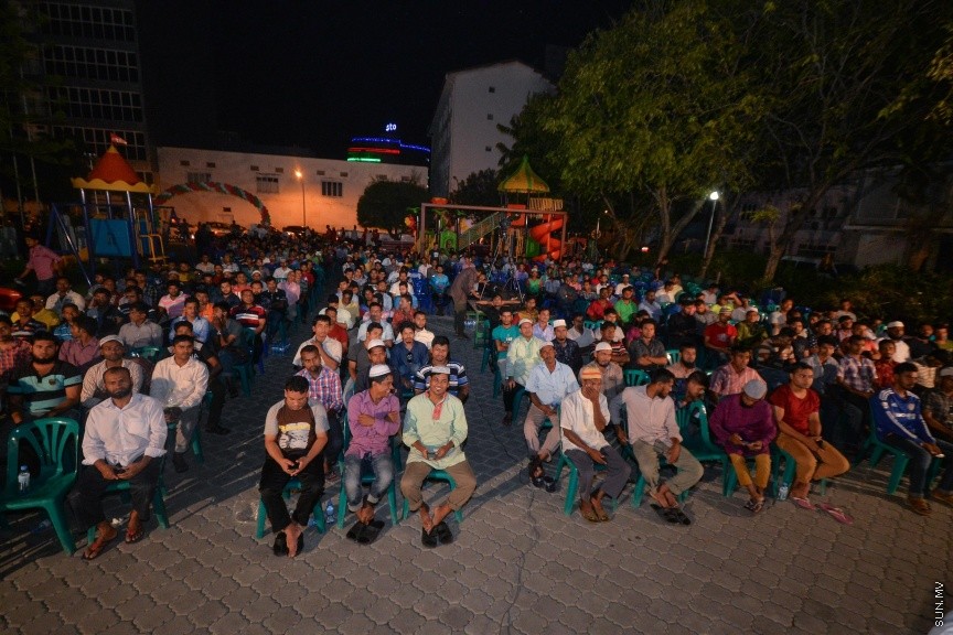 2 ޑިސެމްބަރ 2016: މާލޭގައި އުޅޭ ބަންގަލްދޭޝް މީހުންހުންނަށް ހާއްސަ ކޮއްގެން ޖަމައްޔަތުލް ސަލަފް އިން ސޯސަލްސެންޓަރުގައި ބޭއްވި ދަރުސް----ސަން ފޮޓޯ// މުހައްމަދު އަފްރާހް