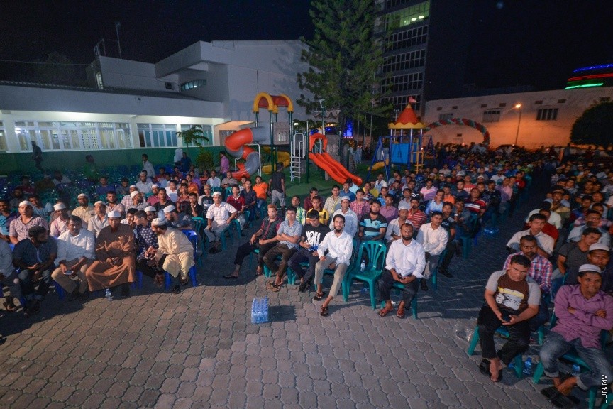 2 ޑިސެމްބަރ 2016: މާލޭގައި އުޅޭ ބަންގަލްދޭޝް މީހުންހުންނަށް ހާއްސަ ކޮއްގެން ޖަމައްޔަތުލް ސަލަފް އިން ސޯސަލްސެންޓަރުގައި ބޭއްވި ދަރުސް----ސަން ފޮޓޯ// މުހައްމަދު އަފްރާހް