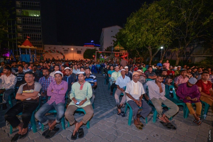 2 ޑިސެމްބަރ 2016: މާލޭގައި އުޅޭ ބަންގަލްދޭޝް މީހުންހުންނަށް ހާއްސަ ކޮއްގެން ޖަމައްޔަތުލް ސަލަފް އިން ސޯސަލްސެންޓަރުގައި ބޭއްވި ދަރުސް----ސަން ފޮޓޯ// މުހައްމަދު އަފްރާހް