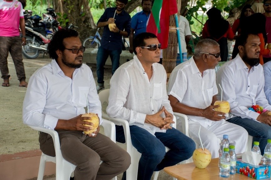 28 ނޮވެމްބަރ 2016: ސިޔާމް މައުރޫފް ސޮކަރ ކަޕް ހުޅުވުމުގެ ރަސްމިއްޔާތުގެ ތެރެއިން---ސަން ފޮޓޯ// އަލީ އާތިފް