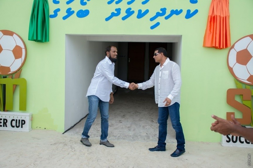 28 ނޮވެމްބަރ 2016: ސިޔާމް މައުރޫފް ސޮކަރ ކަޕް ހުޅުވުމުގެ ރަސްމިއްޔާތުގެ ތެރެއިން---ސަން ފޮޓޯ// އަލީ އާތިފް