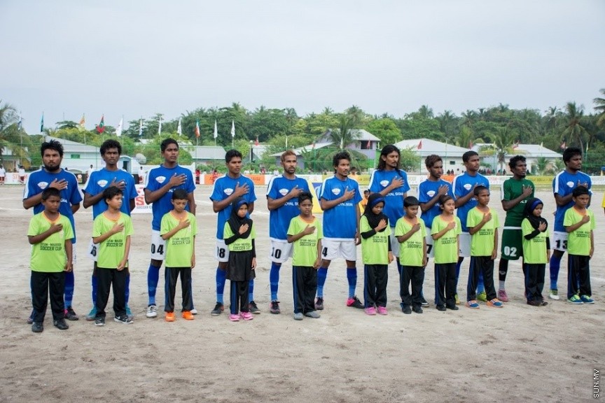 28 ނޮވެމްބަރ 2016: ސިޔާމް މައުރޫފް ސޮކަރ ކަޕް ހުޅުވުމުގެ ރަސްމިއްޔާތުގެ ތެރެއިން---ސަން ފޮޓޯ// އަލީ އާތިފް