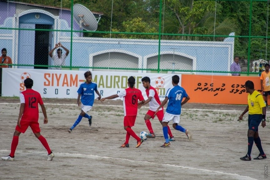 28 ނޮވެމްބަރ 2016: ސިޔާމް މައުރޫފް ސޮކަރ ކަޕް ހުޅުވުމުގެ ރަސްމިއްޔާތުގެ ތެރެއިން---ސަން ފޮޓޯ// އަލީ އާތިފް