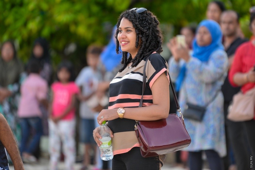 03 ޑިސެމްބަރ 2016: މިނިސްޓަރީ އޮފް ޖެންޑަރ އެންޑް ފެމެލީގެ ފަރާތުން ބައިނަލްއަޤްވާމީ ނުކުޅުދުންތެރިކަން ހުންނަކުދިންގެ ދުވަސް ފާހަގަކުރުމުގެ ގޮތުން މިއަދު އާޓްފިސިއަލް ބީޗްގައި ބޭއްވި ހަރަކާތުގެ ތެރެއިން: މި ހަރަކާތުގައި ސުރީލަންކާގެ ޕެރަ-ސުވިމިން ޗެމްޕިއަނުންނާއި ރާއްޖޭގެ ގައުމީ ޓީމްގެ ފެތުންތެރިން ވަނީ ބައިވެރިވެފަ---ސަން ފޮޓޯ// މުހައްމަދު އަފްރާހް