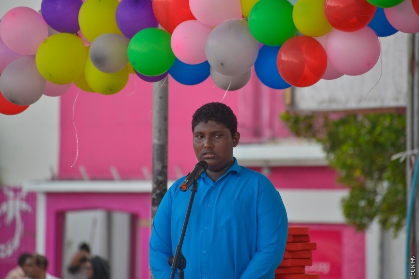 03 ޑިސެމްބަރ 2016: މިނިސްޓަރީ އޮފް ޖެންޑަރ އެންޑް ފެމެލީގެ ފަރާތުން ބައިނަލްއަޤްވާމީ ނުކުޅުދުންތެރިކަން ހުންނަކުދިންގެ ދުވަސް ފާހަގަކުރުމުގެ ގޮތުން މިއަދު އާޓްފިސިއަލް ބީޗްގައި ބޭއްވި ހަރަކާތުގެ ތެރެއިން: މި ހަރަކާތުގައި ސުރީލަންކާގެ ޕެރަ-ސުވިމިން ޗެމްޕިއަނުންނާއި ރާއްޖޭގެ ގައުމީ ޓީމްގެ ފެތުންތެރިން ވަނީ ބައިވެރިވެފަ---ސަން ފޮޓޯ// މުހައްމަދު އަފްރާހް