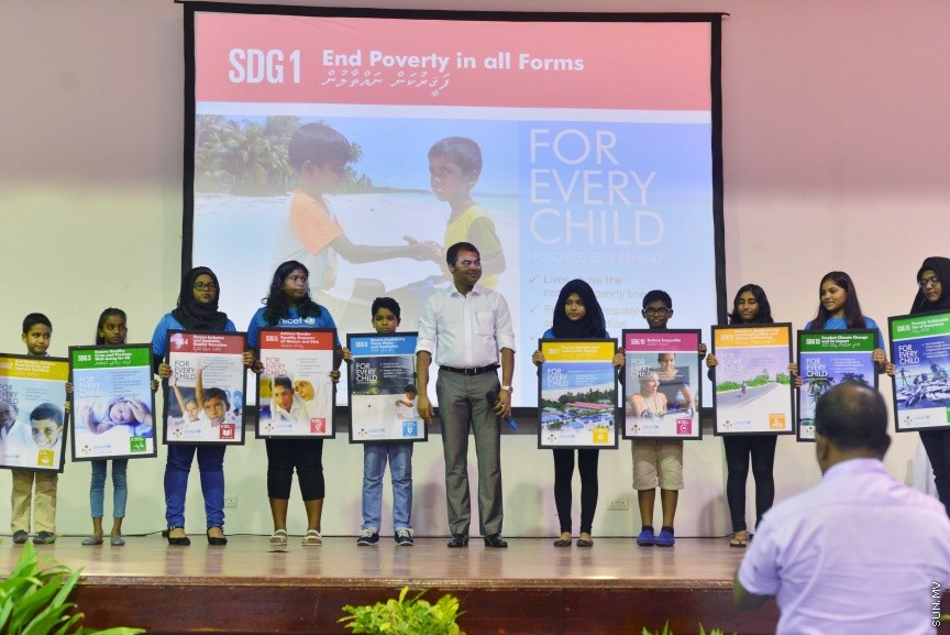 07 ޑިސެމްބަރ 2016: ޔުނިސެފްގެ 70 ވަނަ އަހަރީ ދުވަސް ފާހަގަކުރުމަށް މާލޭގައި މިއަދު ބޭއްވި ރަސްމިއްޔާތުގެ ތެރެއިން --ސަން ފޮޓޯ// ފަޔާޒު މޫސާ