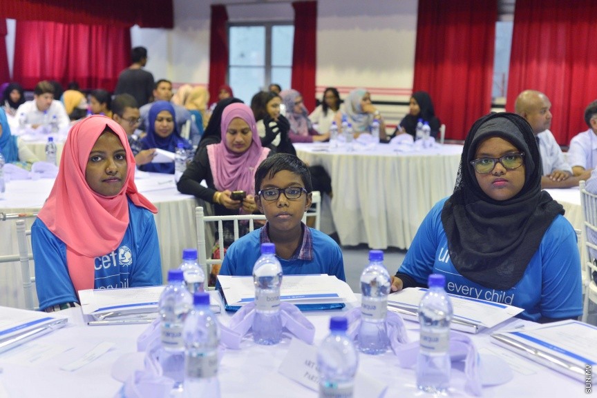 07 ޑިސެމްބަރ 2016: ޔުނިސެފްގެ 70 ވަނަ އަހަރީ ދުވަސް ފާހަގަކުރުމަށް މާލޭގައި މިއަދު ބޭއްވި ރަސްމިއްޔާތުގެ ތެރެއިން --ސަން ފޮޓޯ// ފަޔާޒު މޫސާ
